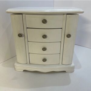 Elegant White Jewelry Organizer